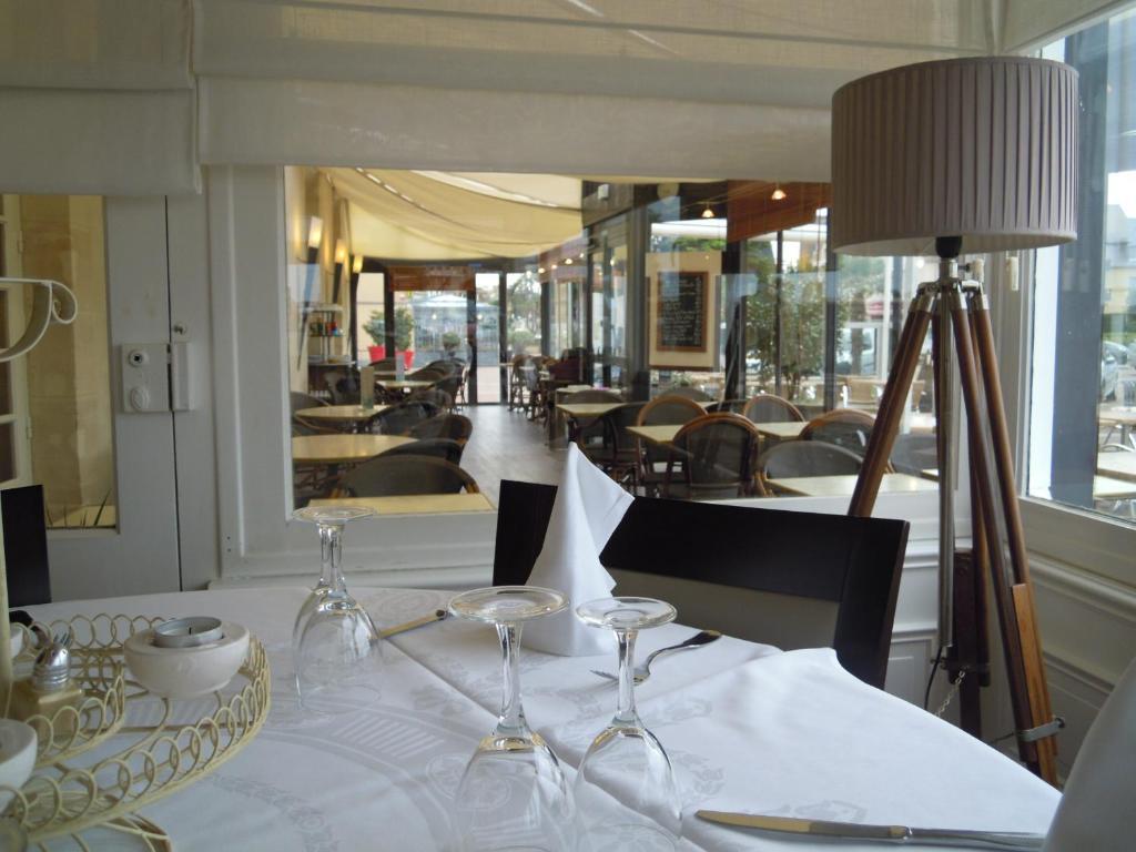 Hotel De Paris กูร์เซิล-โซร์-แม ภายนอก รูปภาพ