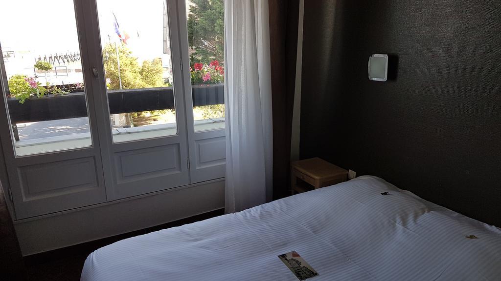 Hotel De Paris กูร์เซิล-โซร์-แม ภายนอก รูปภาพ